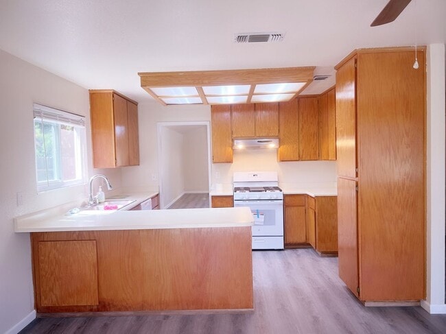 Building Photo - 9528 Mirandy Dr