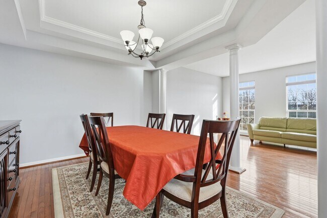 Building Photo - Located in a vibrant and highly sought after setting, this Richmond American Homes residence offe...