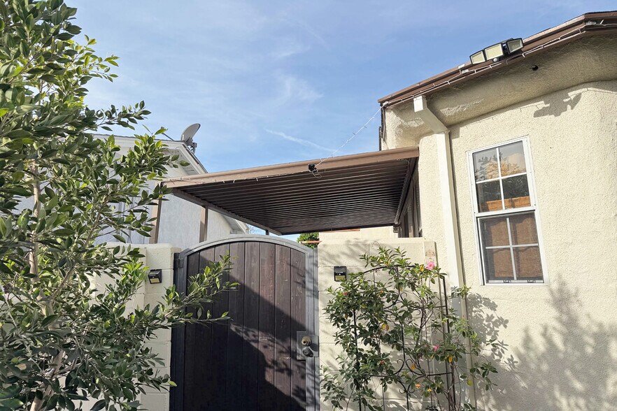 Building Photo - 1245 N Orchard Dr