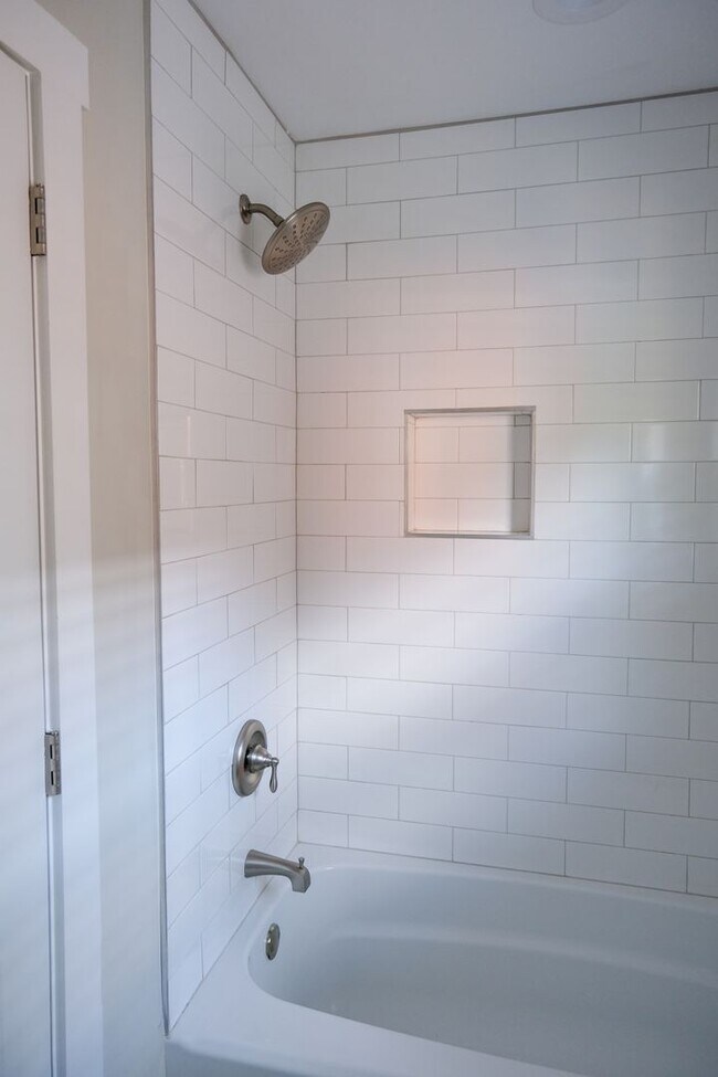 Building Photo - 3 Bedroom, 3 Bath House in Prime Augusta C...