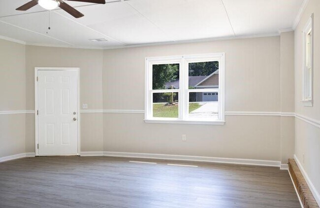 Building Photo - 130 Rosewood Dr