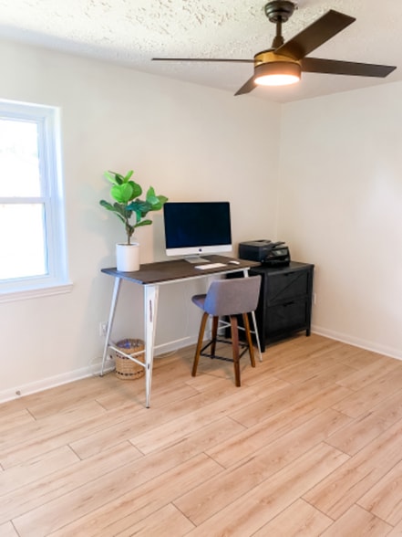 Building Photo - 9730 Barmont Dr