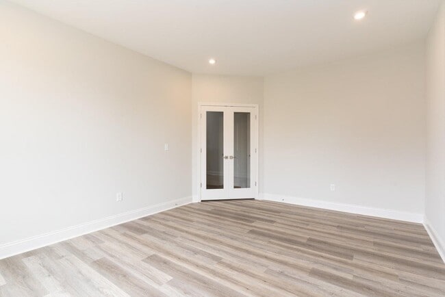 Building Photo - 5852 Stillwater Ln