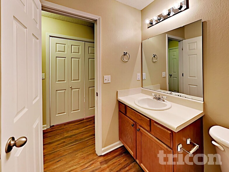 Building Photo - 162 Cogburn Rd