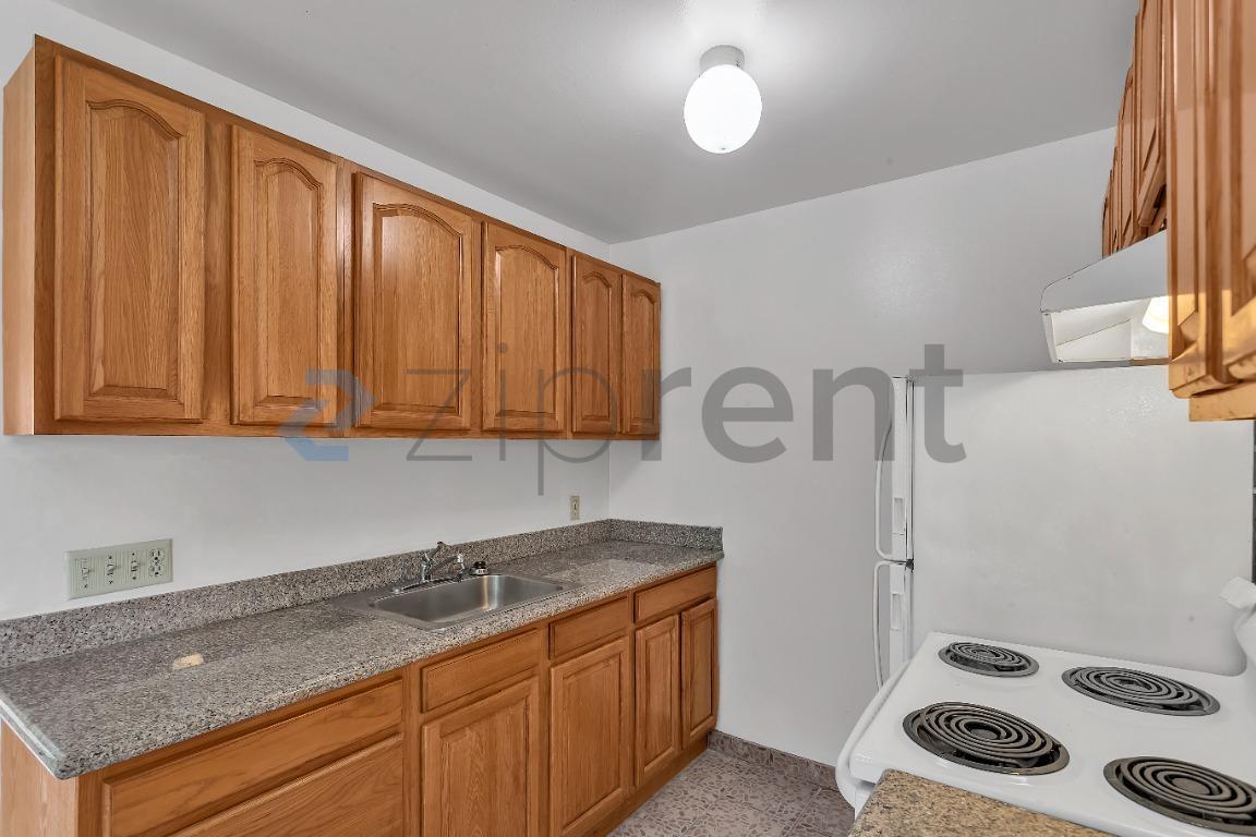 Building Photo - Unit 2
