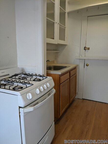Building Photo - 8 Vinal St