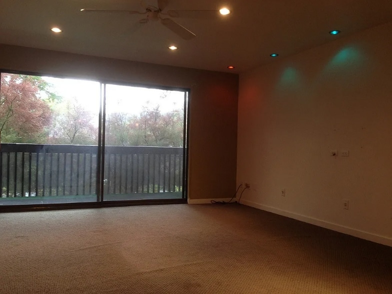 Building Photo - 300 Los Alamos Rd