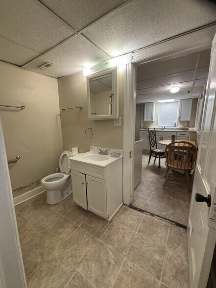 Building Photo - 318 N 41st St