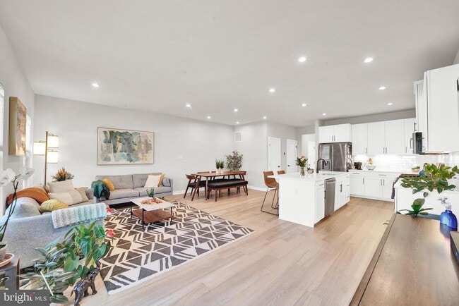 Building Photo - 15 Pratt Ln