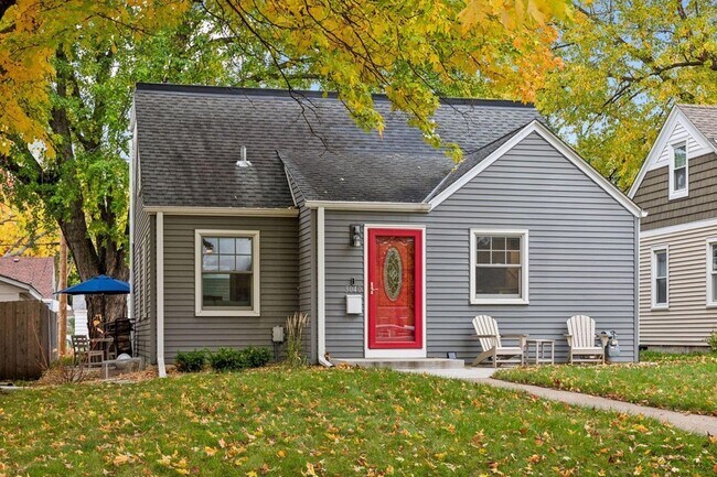 Building Photo - 3040 Hampshire Ave S