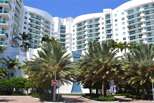 Building Photo - 7900 Harbor Island Dr