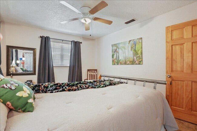 Building Photo - 4611 Cedargrove Dr
