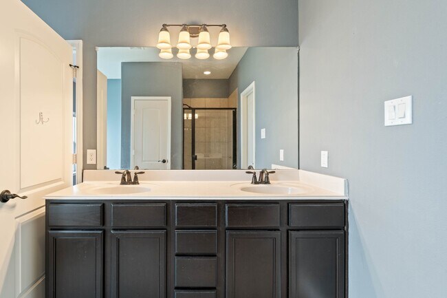 Building Photo - 18875 Maverick Ranch Rd E