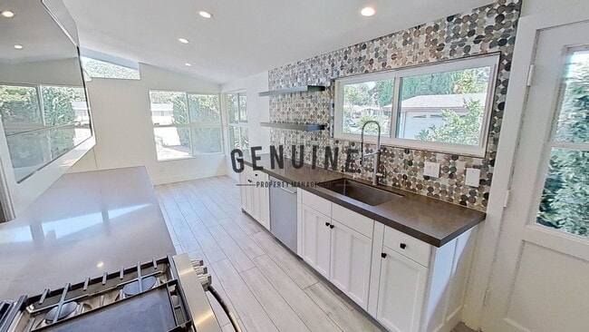 Building Photo - 3Bd 2Ba Home in the Heart of Orange