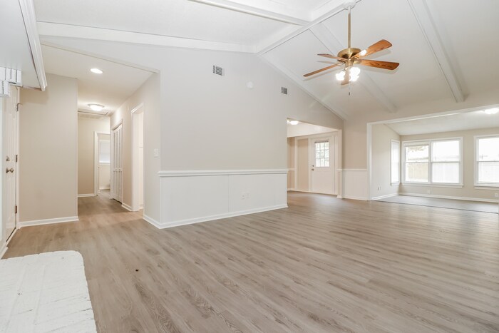 Building Photo - 209 Buckskin Dr