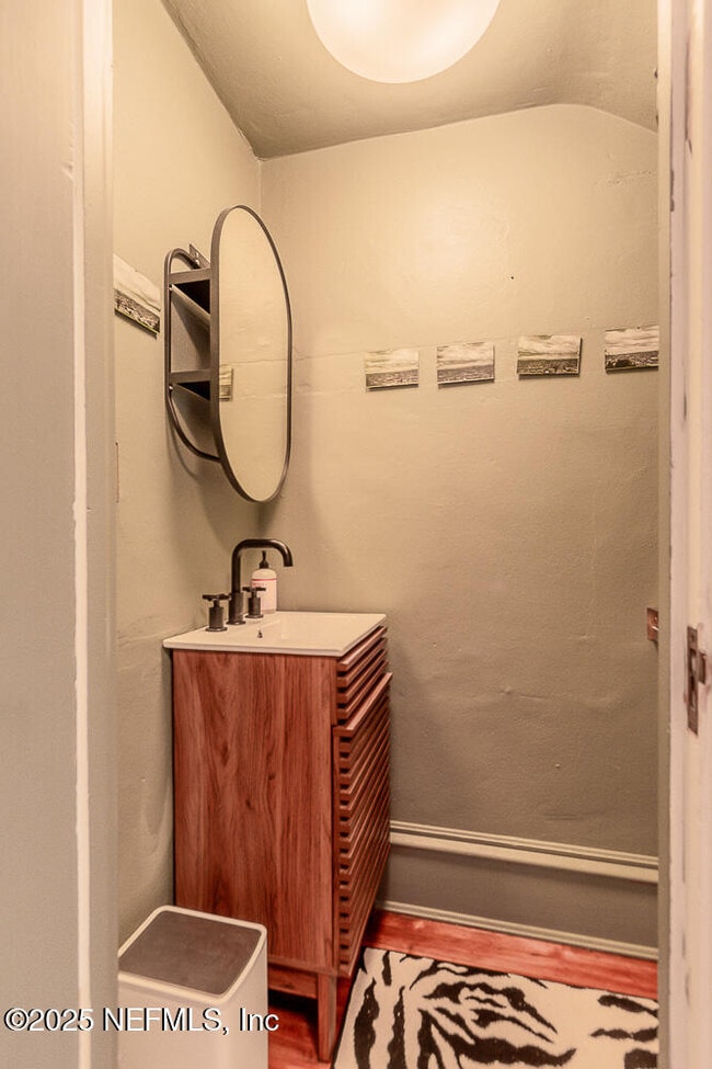 Building Photo - 1838 Silver St