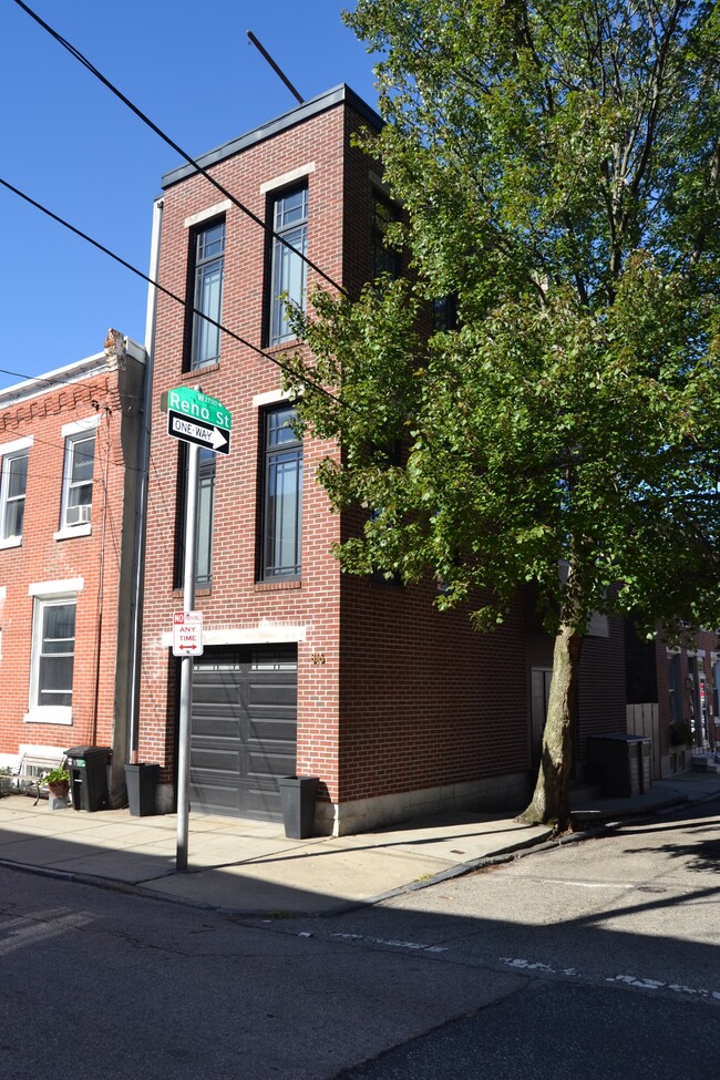 Front of house and garage - 816 N Pennock St