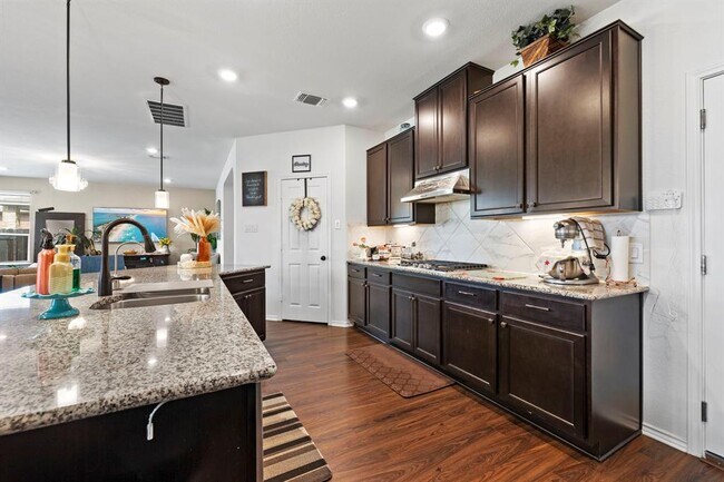 Building Photo - 1601 Sonny Dr