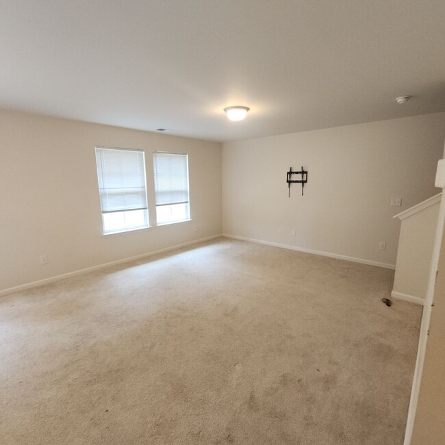 Building Photo - 4 Bedroom House with Double Garage FOR REN...