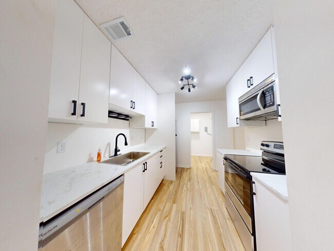 Building Photo - 4072 Melrose Dr