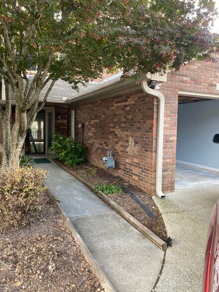 Primary Photo - 136 Durwood Rd