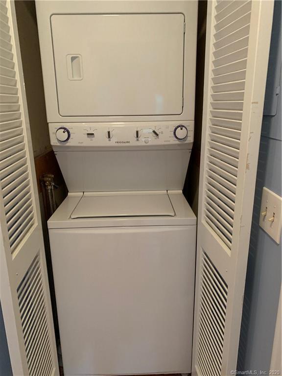 Building Photo - 13 Hills Ln