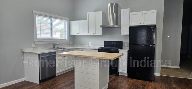 Building Photo - 1363 Blaine Ave