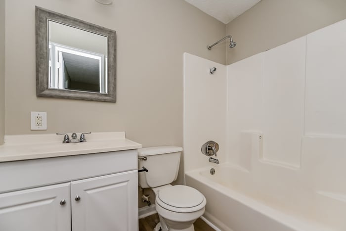 Building Photo - 951 Woodbridge Dr NE