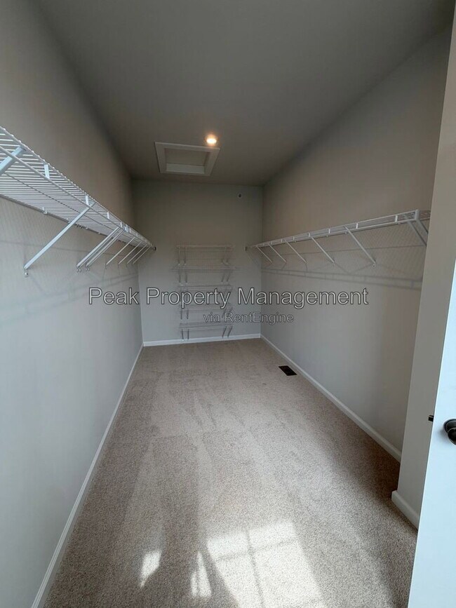 Building Photo - 227 Brattice Dr