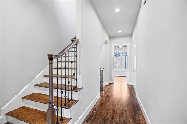 Building Photo - 660 S Pearl Expy