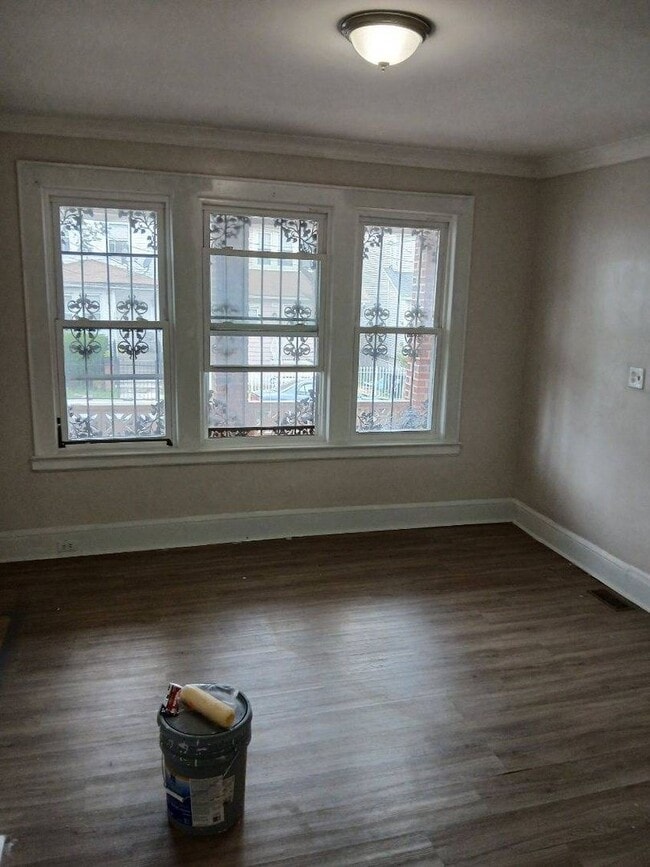 Primary Photo - 188 Brookdale Ave