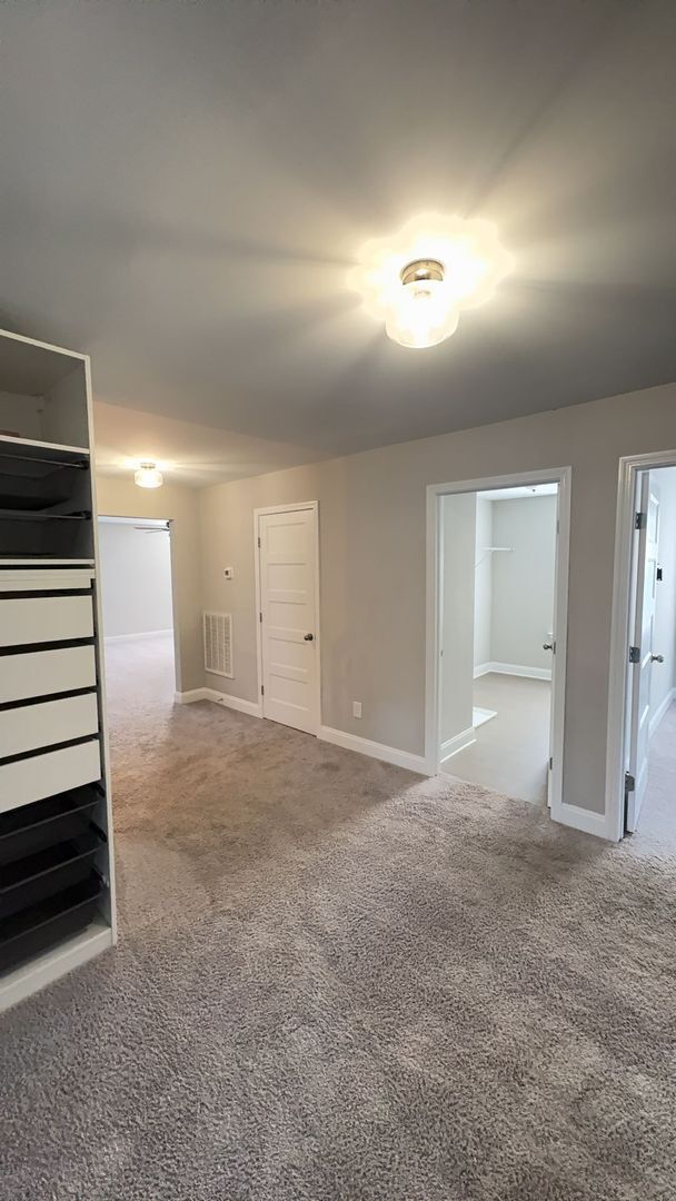 Building Photo - AVAILABLE NOW!! Beautiful 4 bd in Cambridg...