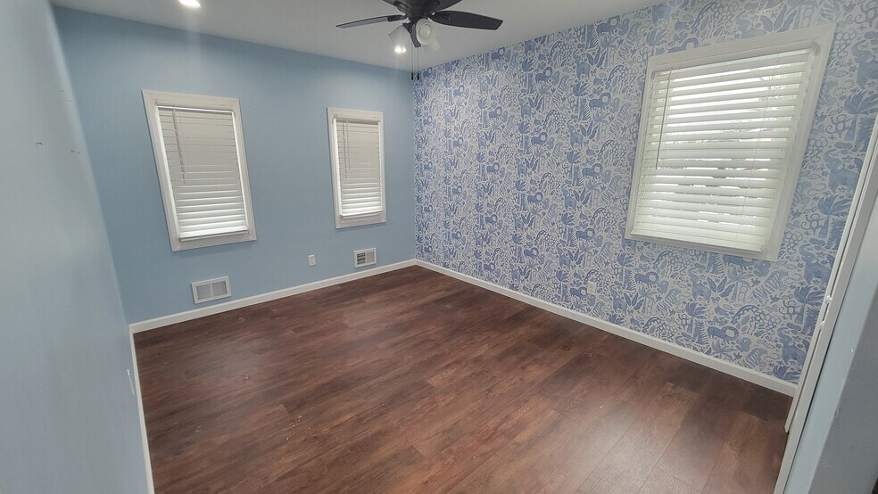 Building Photo - 15 Windsor Rd