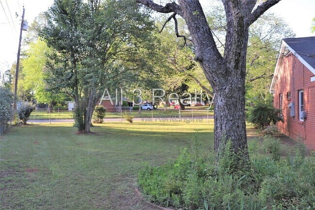 Building Photo - 929 Parkwood Dr