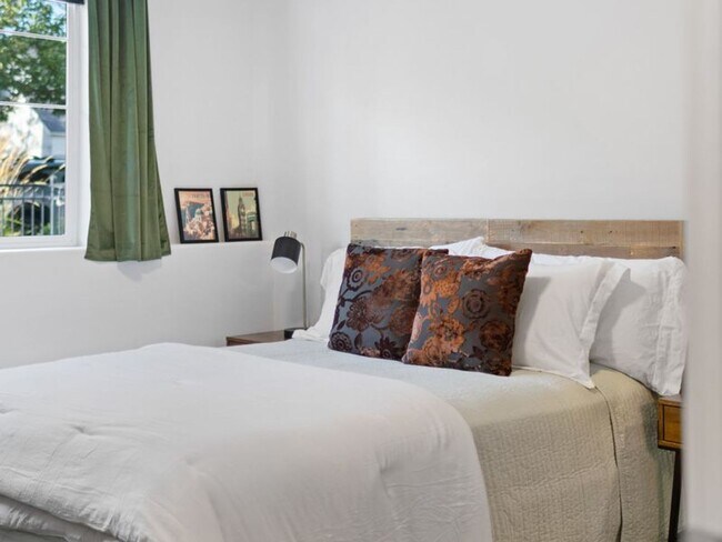 Building Photo - Desirable Kendall Yards Townhouse – Modern Living Near Downtown Spokane (Furnished)