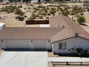 Building Photo - Spacious 3 Bedroom, 2 Bath Home with Large Lot & 3-Car Garage – Prime Location!