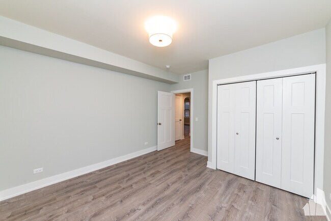 Building Photo - 1147 Maple Ave