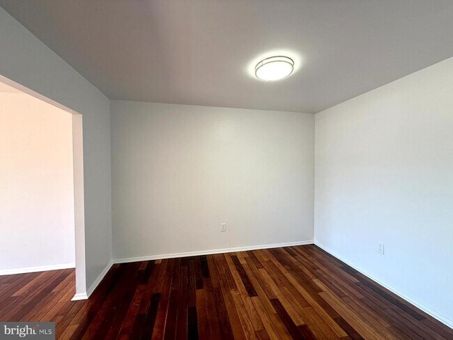 Building Photo - 606 Cooper Landing Rd