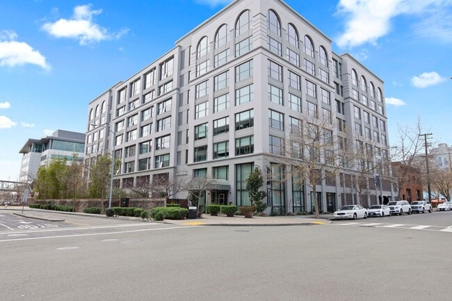 Building Photo - 2 Bed/2 Bath Luxury Condo at The Bond