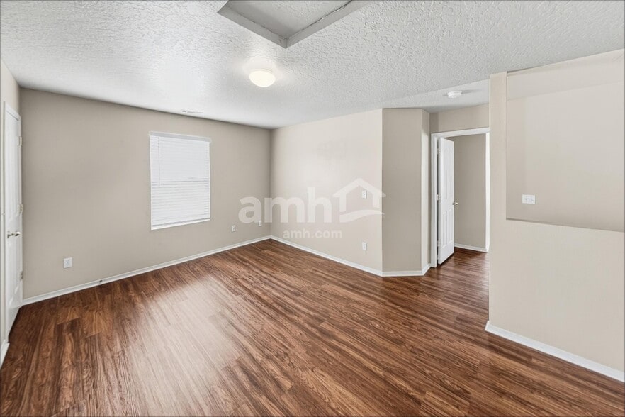 Building Photo - 363 E Ivy Glade St