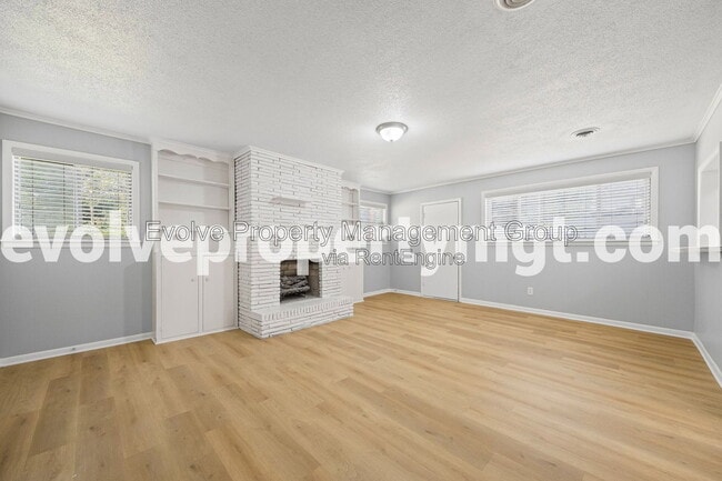 Building Photo - 995 Avon Rd
