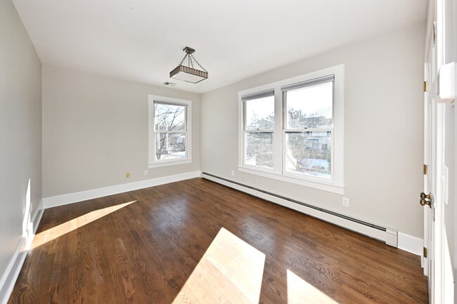 Building Photo - 62 Elm St