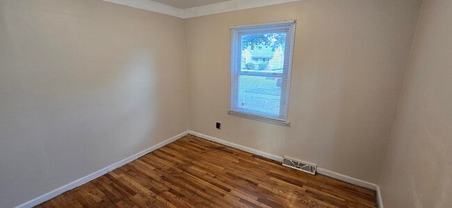 Building Photo - 4924 Hipp St