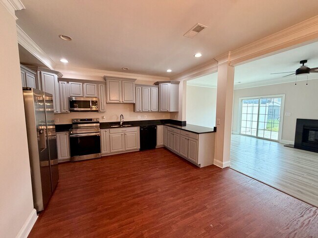 Building Photo - 208 Whitley