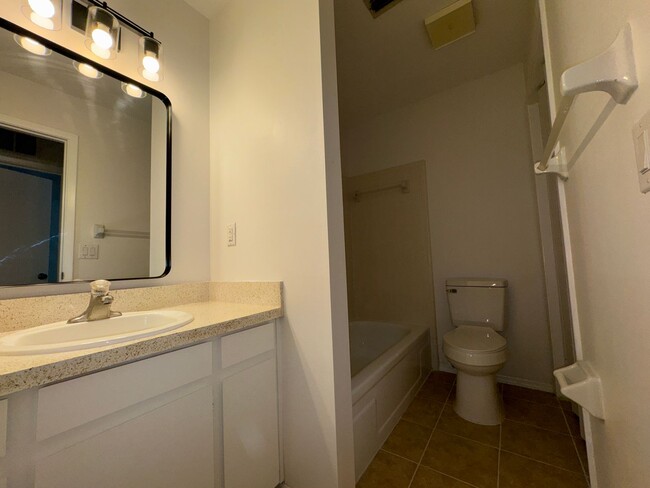 Building Photo - 547 Pigeon Cir