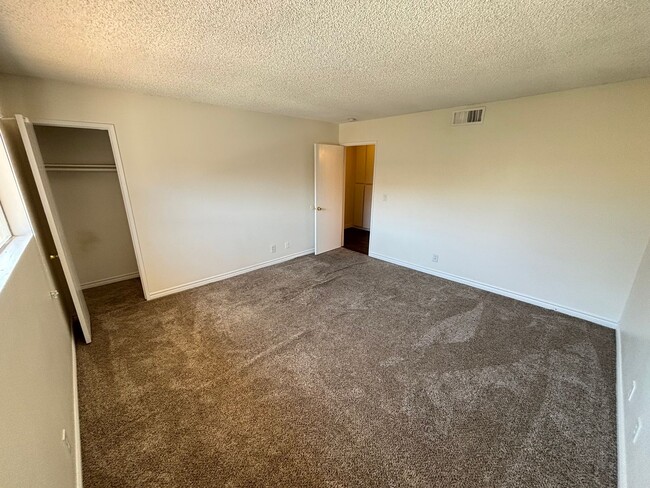 Building Photo - 2744 Karen Ave