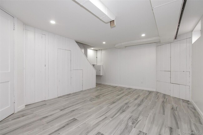 Building Photo - 67-27 211th St