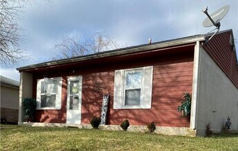 Building Photo - Quaint 3 bed 1 bath house with AC & everyt...