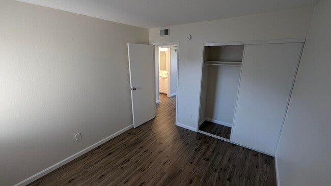 Building Photo - 2260 N Indian Canyon Dr