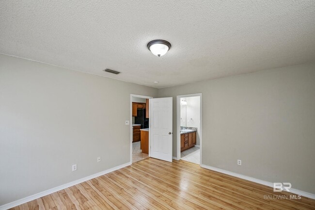 Building Photo - 16955 Heartland Cir